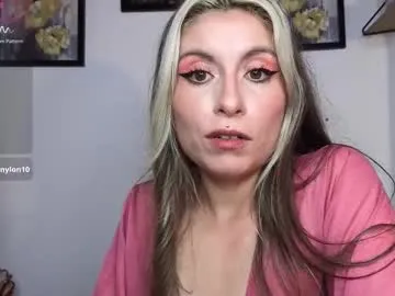 brianna_smoke Image 8