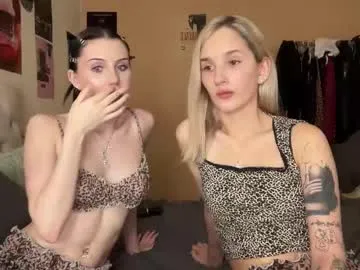 lustytwins Image 4